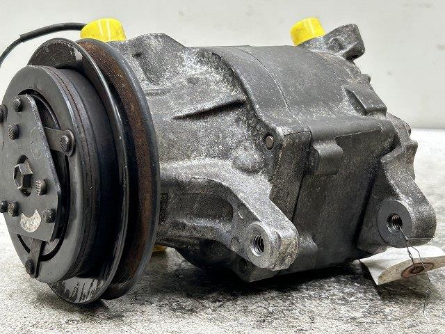 【中古】中古部品 YRV M200G A/Cコンプレッサー 【3310070100-000445088160700】