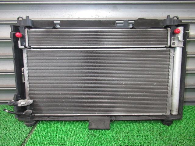 【中古】中古部品 プリウス ZVW30 ラジエータ 【3330540100-250624000220400】