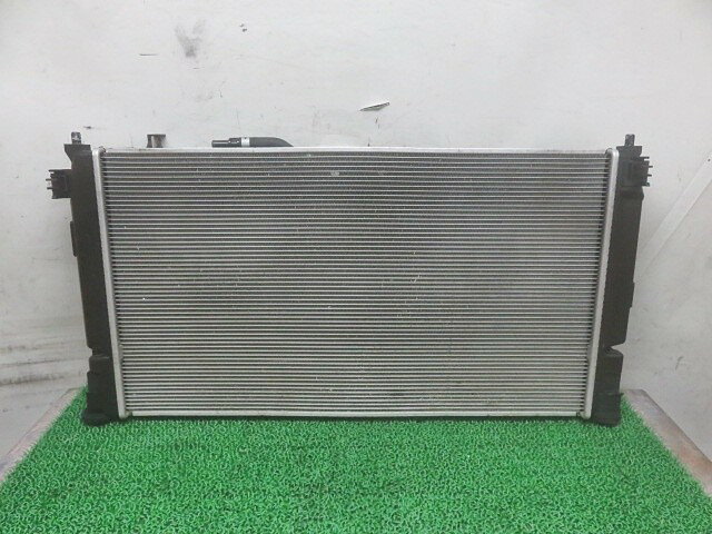 【中古】中古部品 プリウス ZVW55 ラジエータ 【3330380100-000037031720400】