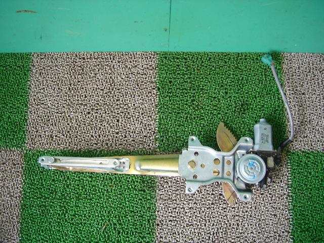 【中古】中古部品 ストーリア M111S 左リアドアレギュレータ・モーター 【3330440100-001020487813420】