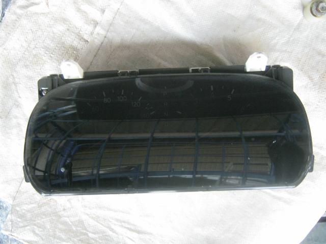 【中古】中古部品 マーククオリス MCV21W スピードメーター 【3310190100-000776184861400】