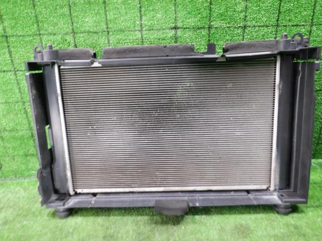 【中古】中古部品 プリウス ZVW30 ラジエータ 【3330420100-220512000220400】