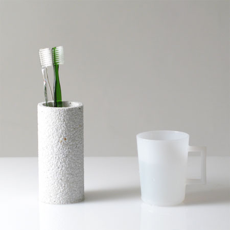 soil uVX^h \C CXM toothbrush stand ]y  KX \Cuh