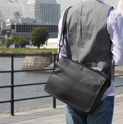 メッセンジャーバッグおすすめ!!人気!!軽量かつスタイリッシュなショルダーバッグ。通勤・通学に便利な本格派革鞄です。【送料無料】レザー・革　メンズ　メッセンジャーA4　皮　鞄　メッセンジャーバック　ショルダーバック 