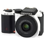 【送料無料】PENTAX デジタル一眼カメラ・レンズキット K-01 K-01 40LK WT/BK [K0140LKWTBK]