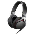 SONY 密閉ヘッドバンド型ヘッドフォン ブラック MDR-1RMK2B [MDR1RMK2B]広帯域HDドライバーユニットが低域から高域まで鮮やかに再現。耳を包み込むような快適な装着感のステレオヘッドホン。