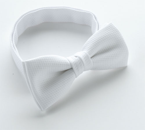 綿ピケ蝶ネクタイ。ボウタイ。スイス製の高級綿素材を使用した美しい白の蝶ネクタイ
