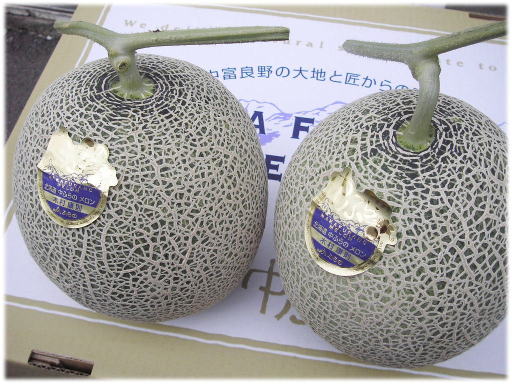 美しいマスク目と極上の甘さで大人気【送料無料】北海道赤肉メロン(8kg1箱、5~6玉入)