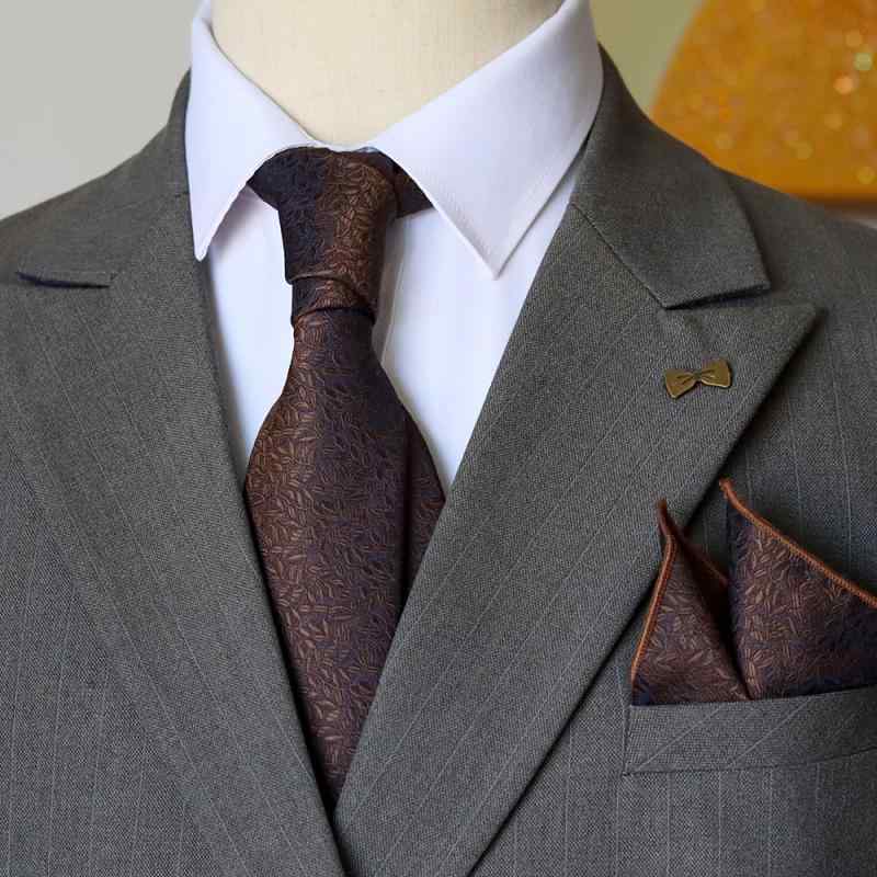 ネクタイ メンズ 男性用 ブラウン系 ポリエステル ビジネス フォーマル 正装 結婚式 新郎 披露宴 レトロ クラシック 英国風 ブリティッシュ 総柄 模様 上品 エレガント 万能 着回し