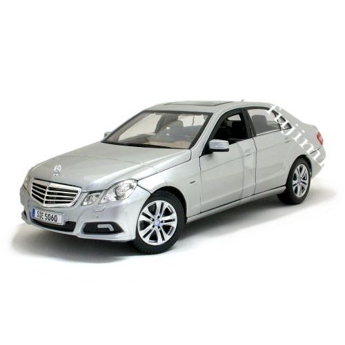 Mercedes-Benz E-Class Silver 1/18 Maisto 7315…...:fujimi-cc:10007652