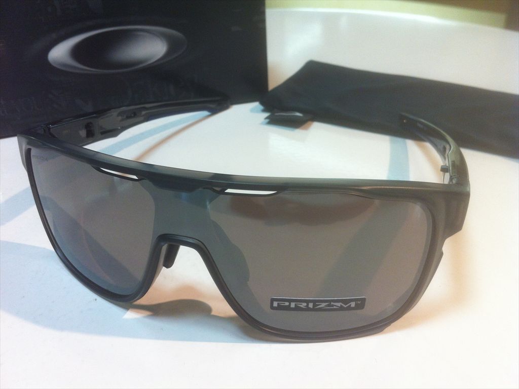 Oakley オークリー Crossrange Less Than Human トムフォード Shield クロスレンジシールド A Oo9390 0231 マットグレースモーク サングラス有名ブランドサングラスo Matter製軽量フレーム 世界トップクラスで活躍するアスリートたちが愛用するスポーツ用サングラス