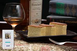 ブランデーケーキ≪ペアウイリアム≫洋酒をたっぷりと吸い込んだ上品な味わいです。こだわりの逸品をお楽しみください。