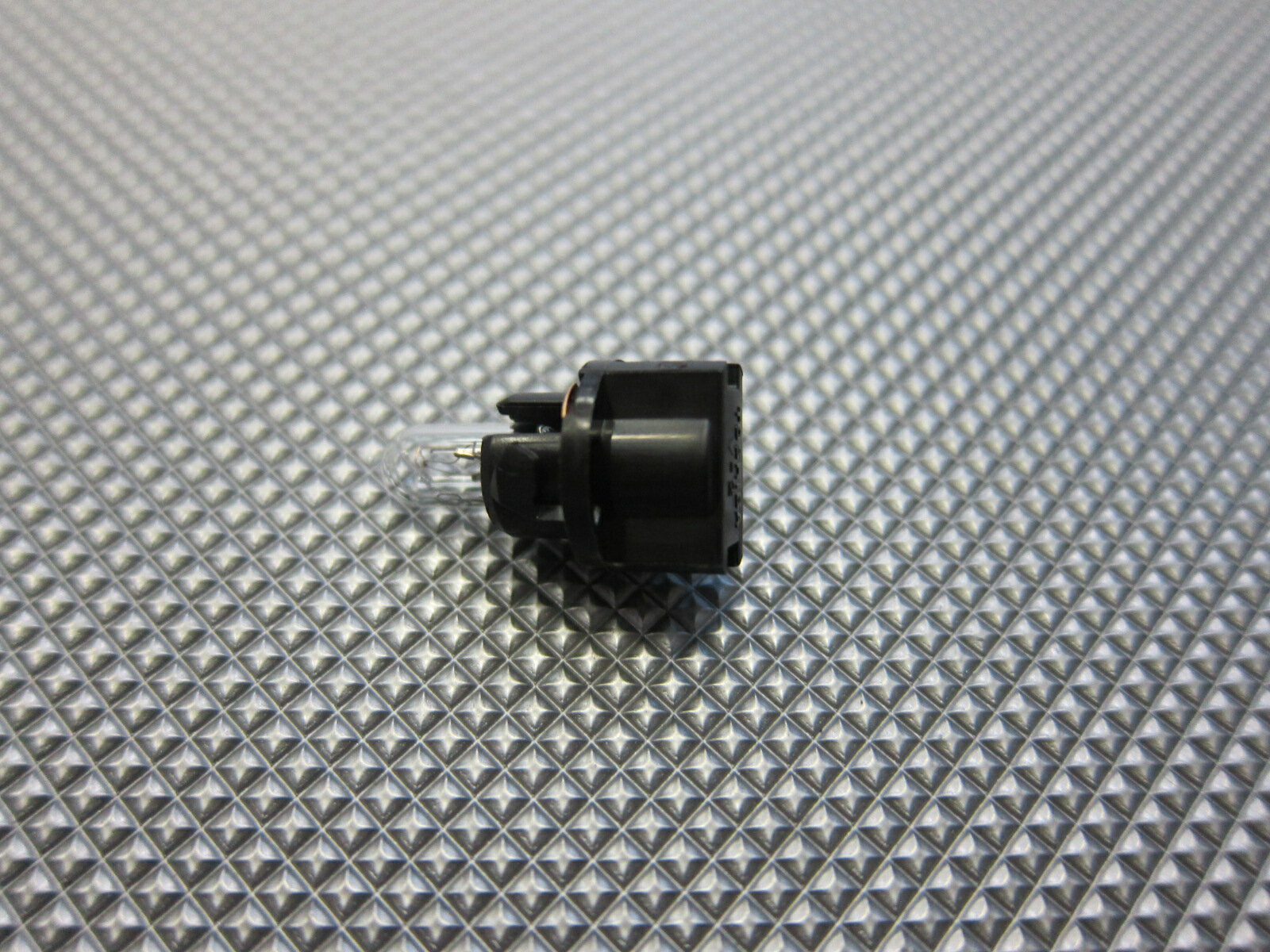 メーターシフトインジケーターバルブ　プレオ　RA1　85068KE010　スバル純正部品