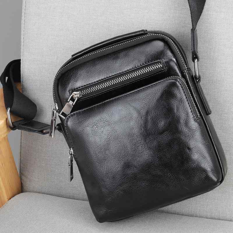 ショルダーバッグ メンズ 男性用 通勤 ビジネス 普段使い 旅行 出張 本革 牛革 天然皮革 撥水 軽量 斜め掛け ワンショルダー ミニ 小型 コンパクト 鞄 おしゃれ スタイリッシュ 高耐久 黒