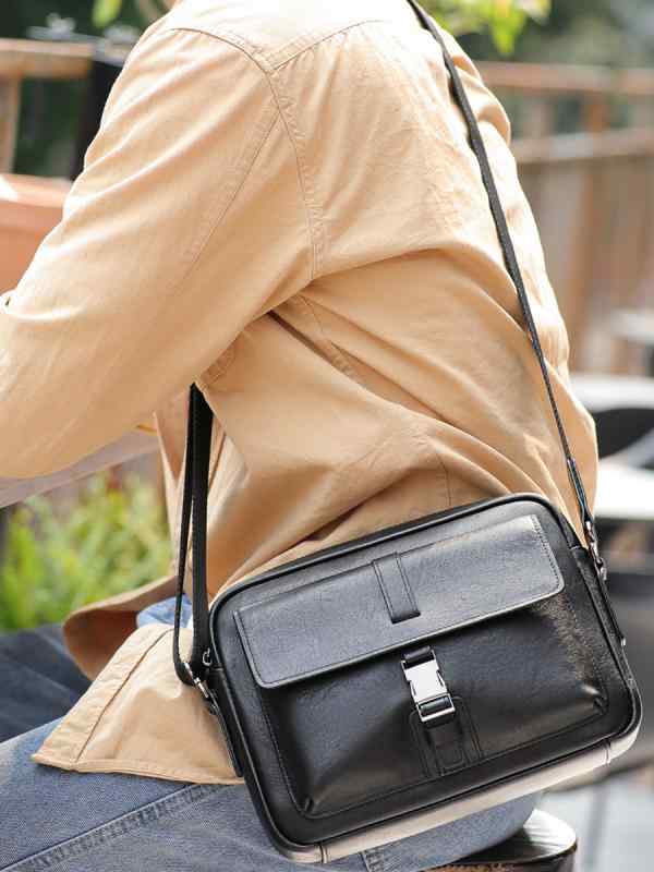 ショルダーバッグ メンズ 男性用 本革 牛革 レザー 高級感 ワンショルダー 肩掛け 斜め掛けバッグ シンプル おしゃれ カジュアル 合わせやすい 防水 耐摩耗 軽量 通勤 日常使い 黒