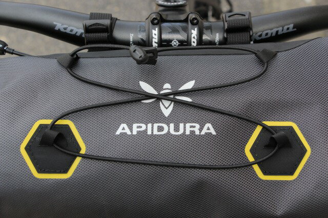 大型サドルバッグのアピデュラ（Apidura）から防水性能アップのDRYシリーズが登場 | kogfum