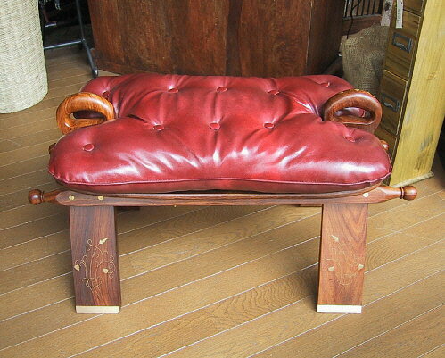 オリジナルデザインエスニッククッションチェアー天然木イス椅子いすオシャレ木製チェアーアジアン家具腰掛けスツール完成品送料無料キャメルチェアー
