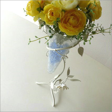 花瓶フラワーベースガラス白バラホワイトアイアン薔薇ローズ花器結婚祝い出産祝い誕生祝い誕生日プレゼントギフト贈り物お祝い贈答【楽ギフ_包装】ホワイトローズガラスベース