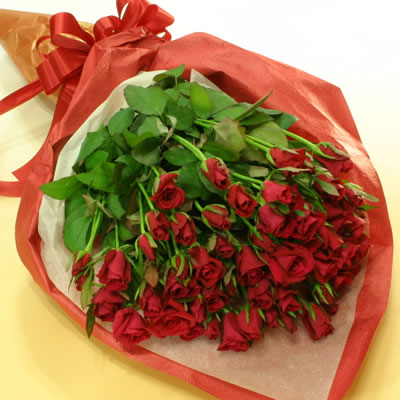 ランクが選べる、赤バラ60本の花束