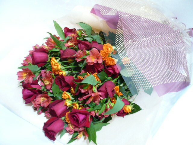 即日配達、送料無料！　プロにおまかせ　季節のお花　花束　10000円　