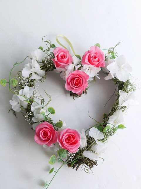プリザーブドリース　「ピンクハート」/スィーツみたいなバラのリースお誕生日・新築・結婚・開店のお祝い