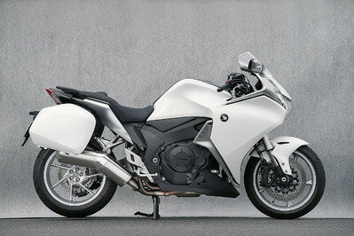 バイク用品 マフラーヤマモトレーシング ヤマモト.R SPEC-A S O TYPE-SA DOWN VFR1200F 10-11201-01NSA 4521717005196取寄品 セール