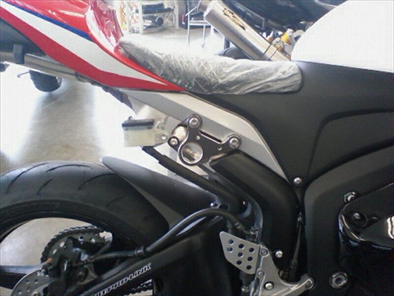 バイク用品 アクセサリータグパーツサービス TaGuパーツ タンデムフック シルバー CBR600RR 07-109228 4560237031407取寄品 セール