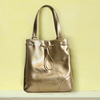 【cooga】365日使って飽きない主役になるサブバッグITS(イッツ)新作エナメルシャンパンゴールド