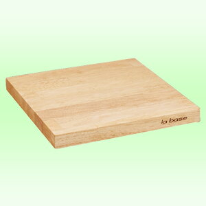有元葉子デザイン/la base（ラバーゼ）まな板 26cm（LB-009）料理研究家 有元葉子さんのオリジナルデザイン ラバーゼシリーズのまな板です。包丁の刃当たりが気持よく、美しい木目が特徴です。