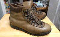 【送料無料】キャンプ用品　ビンテージアーゾロテレビバイオニックメンズハイキングブーツブラウンvintage scarpa asolo tv bionic mens hiking boots uk11 rare 1980s brownの画像