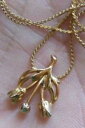 【送料無料】ネックレス ペンダントネックレスヴィンテージジュエルカラーゴールドチューリップリリーフcollier pendentif bijou vintage couleur or relief tulipe finement travaill 4813