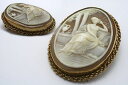 【送料無料】ネックレス ゴールドブラウンシェルカメオブローチ9ct gold brown shell cameo brooch depicts reclining lady