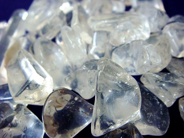 【50%OFF】天然水晶　タンブル（さざれ）（100g）【50%FF】【半額】【ワンコイン】【ポッキリ】【メール便送料無料】【セール】【期間限定】[パワーストーン/天然石]パワーストーン/天然石ブレスレットの浄化にぴったりのさざれ！