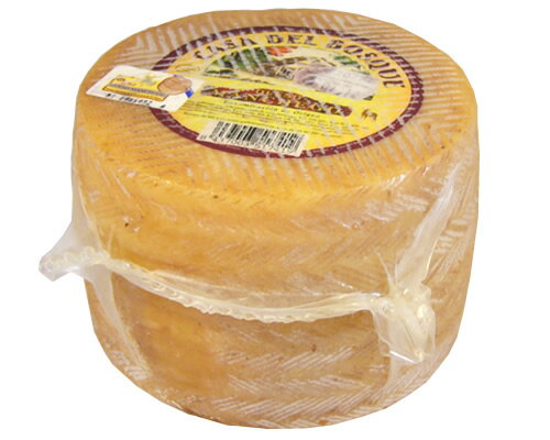 【ケソマンチェゴ】ラマンチャ地方の手作りスペインチーズです。程よい塩味とコクが後を引きます。