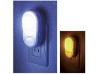 朝日電器　LEDセンサーライト　PM-L240　玄関、廊下のバリアフリー　足元を明るく照ら…...:iefan:10049796