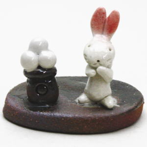 【雑貨　置物】　ミニミニ置物　兎と月見団子