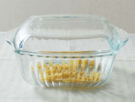 Bulkitchen　キャセロール　M（ ガラス製 グラタン デザート 中皿 ）蓋があるから保存に便利！側面から見える色もきれい