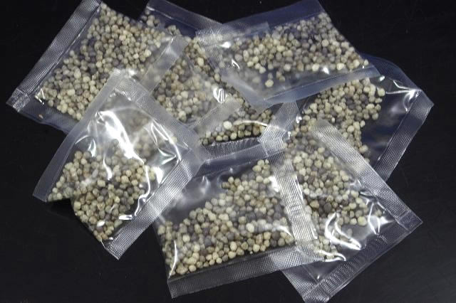 クリスマスローズ開花株用 緩効性小粒化成肥料(長期) 10g×10袋