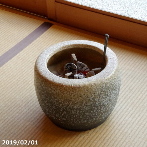 https://thumbnail.image.rakuten.co.jp/@0_mall/ishidaseikaen/cabinet/sigaraki05/201902_6620sq.jpg?_ex=500x500
