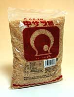 パールエース　中ザラ糖 1kg【イージャパンモール】【楽天セール】【マラソン201207_生活】どこの家庭にもある、おなじみのお砂糖です。料理、お菓子、飲み物など幅広く活躍する万能選手です。グラニュ糖より大粒で黄褐色をしたまろやかなお砂...