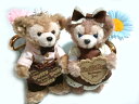 スウィートダッフィーシリーズ♪エプロン姿★Duffy(ダッフィー)/ShellieMay(シェリーメイ)♪激レアぬいぐるみストラップ＆バッチ★ふっくら可愛いお顔厳選！！タグ・ストーリーブック・ディズニーリゾートお土産袋付き♪1月21日発売♪メール便不可スイートダッフィー★ボールチェーン＆バッジ