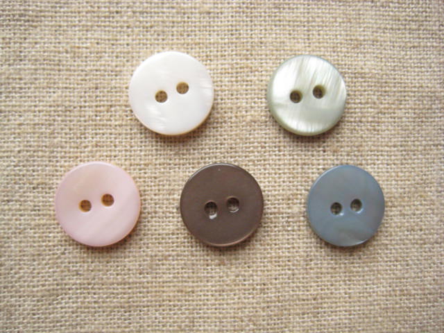 ○オリジナルカラーの貝ボタン（カラー）