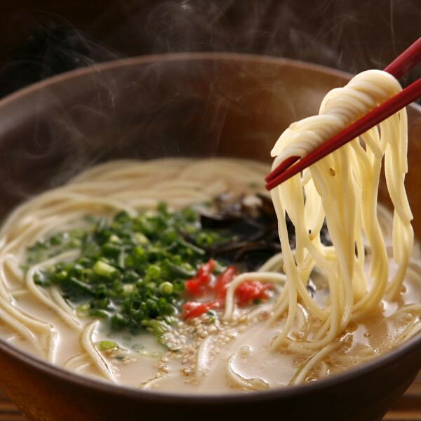 こってり濃い味、屋台の味。九州生屋台ラーメン　三食