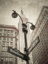ニューヨーク ビル 都会 街灯 標識 ビンテージ セピアの壁紙 輸入 カスタム壁紙 PHOTOWALL / New York Signs - Sepia (e321065) 貼ってはがせるフリース壁紙(不織布) 【海外取り寄せのため1カ月程度でお届け】 【代引き・後払い不可】