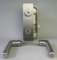 RA錠本体+MUL-T-LOCK・RAシリンダー外開き用(シリンダーを入替えてお届けします)