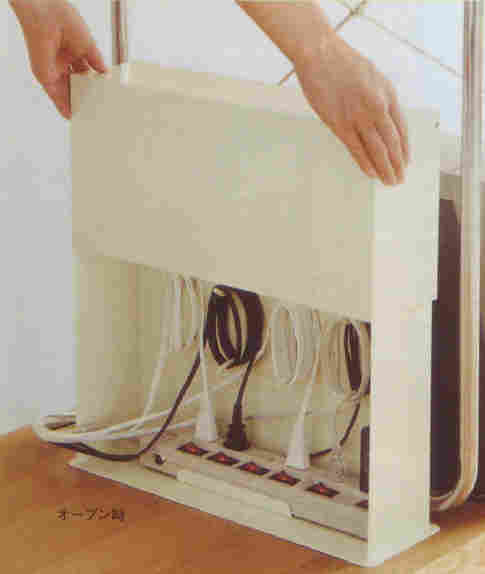 コード＆タップボックス　薄型TVやパソコンの片隅でゴチャゴチャコード、電源タップをまとめます。アダプター型で表面はスッキリ、反対面はスイッチ付き電源タップのON.OFFもカンタン設計！