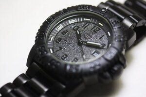 真っ黒で統一!スイス製LUMINOX【ルミノックス】ブラックアウト!ダイブウォッチ200m防水ステンレスバンド仕様/腕時計/トリチウム/正規代理店商品