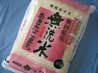 送料無料、洗わずに炊けてとっても便利な無洗米23年産 秋田県産あきたこまち4kg2本入り