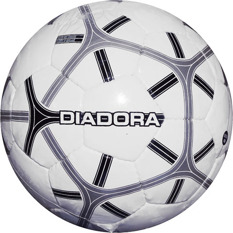 サッカーボール5号球　ホワイト×ブラック　【diadora|ディアドラ】サッカーボール5号球fa1616-9099