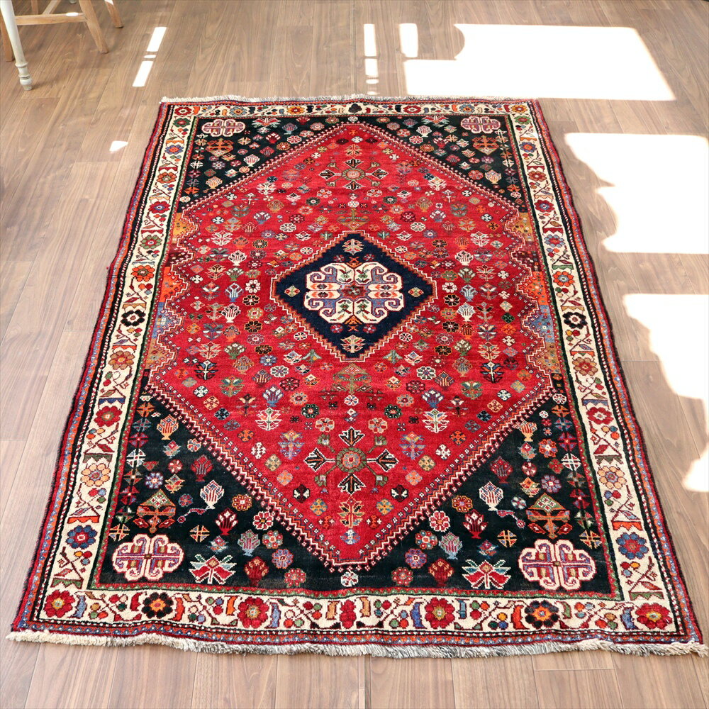 【15%OFFクーポン対象品】部族絨毯　トライバルラグ218×134cmカシュカイ族の手織りラグ　赤い六角メダリオン